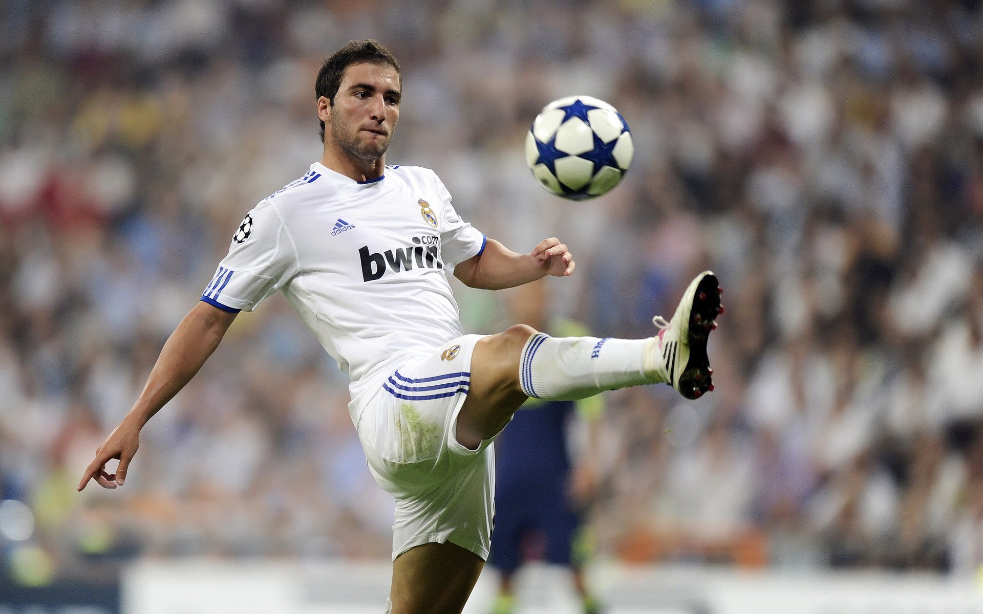 边缘人变身救世主！张镇麟致命三分，新疆男篮客场力克深圳