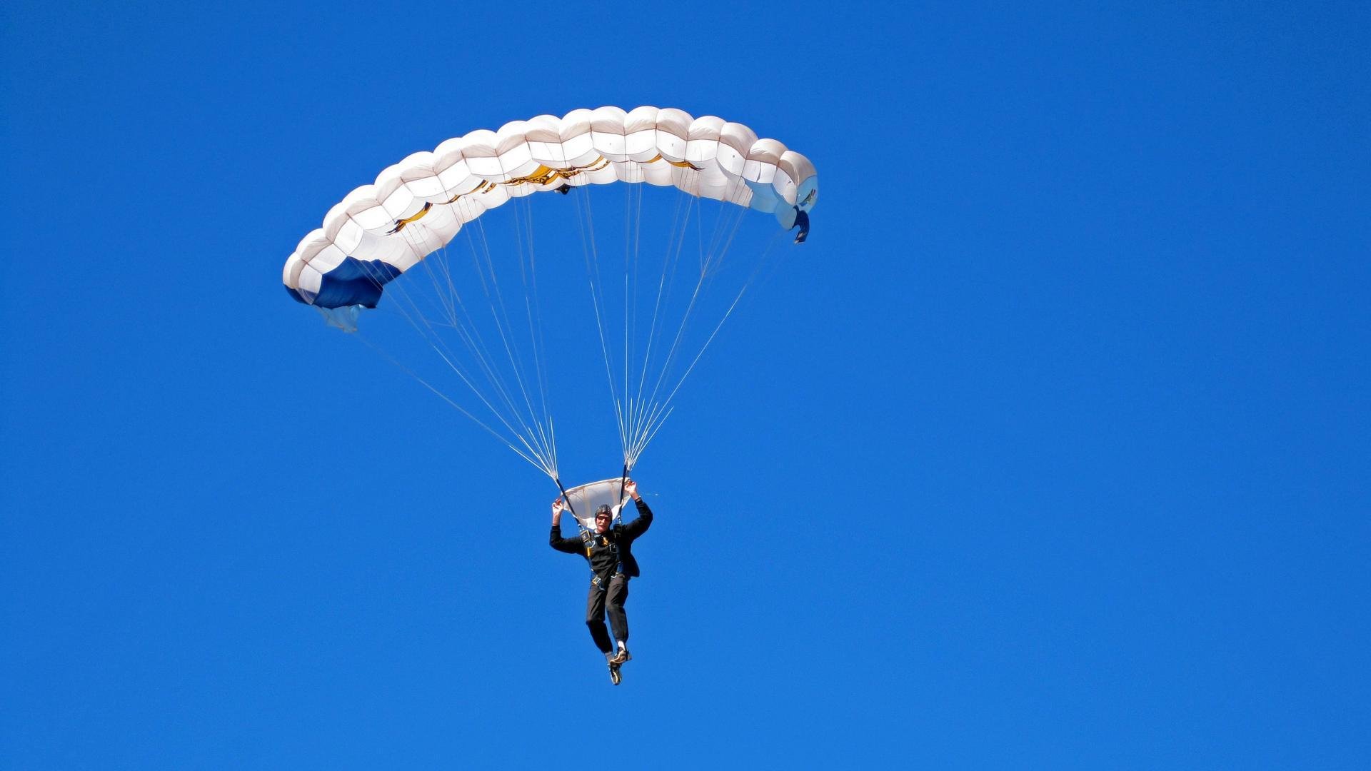 法拉利轻取哈斯车队，皮亚斯特里刷新纪录，新星崛起与老牌强队的时代交响