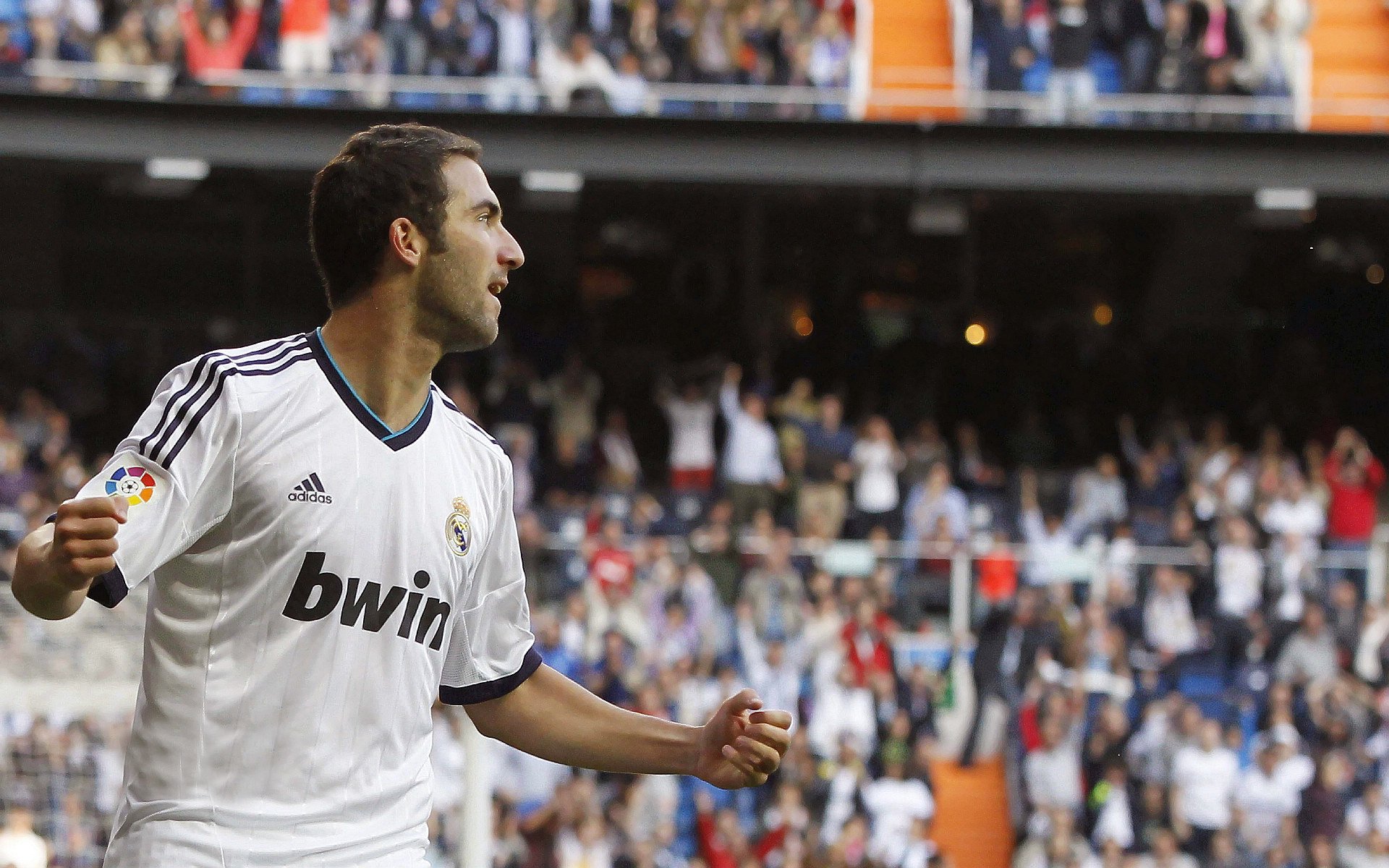 马赛火力全开碾压波兰，楚阿梅尼里程碑之夜彰显中场统治力