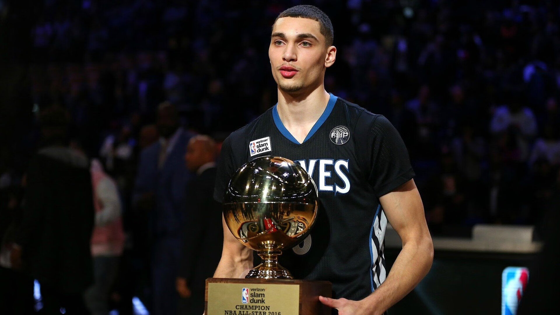 文班亚马封神之战！猛龙逆袭快船，全场沸腾见证新传奇诞生